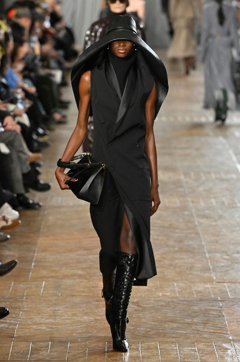 Look 15