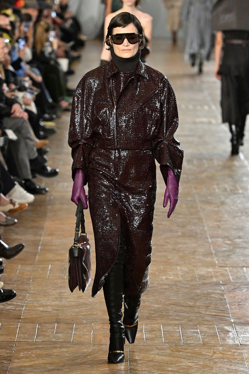 Look 16