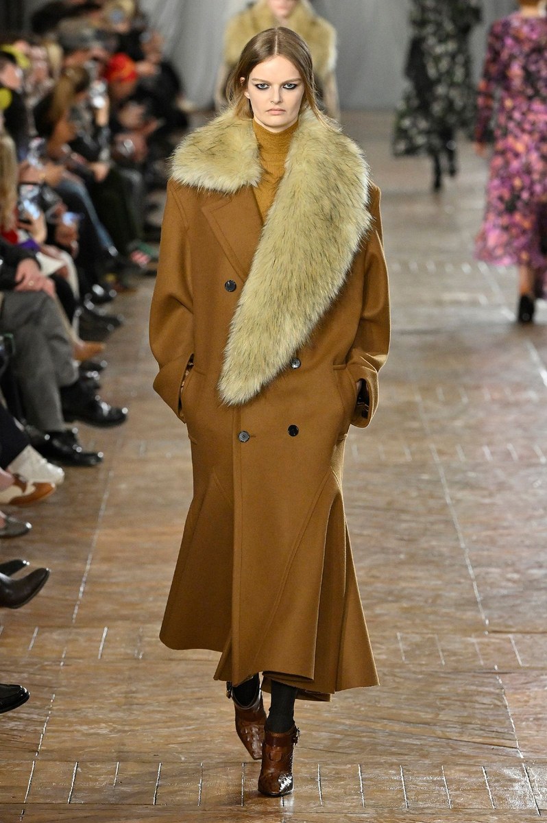Look 28