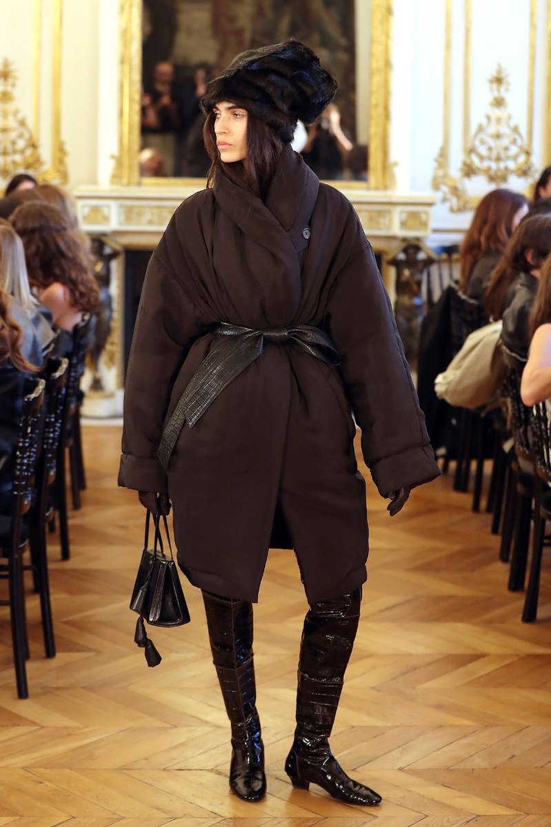 Look 16