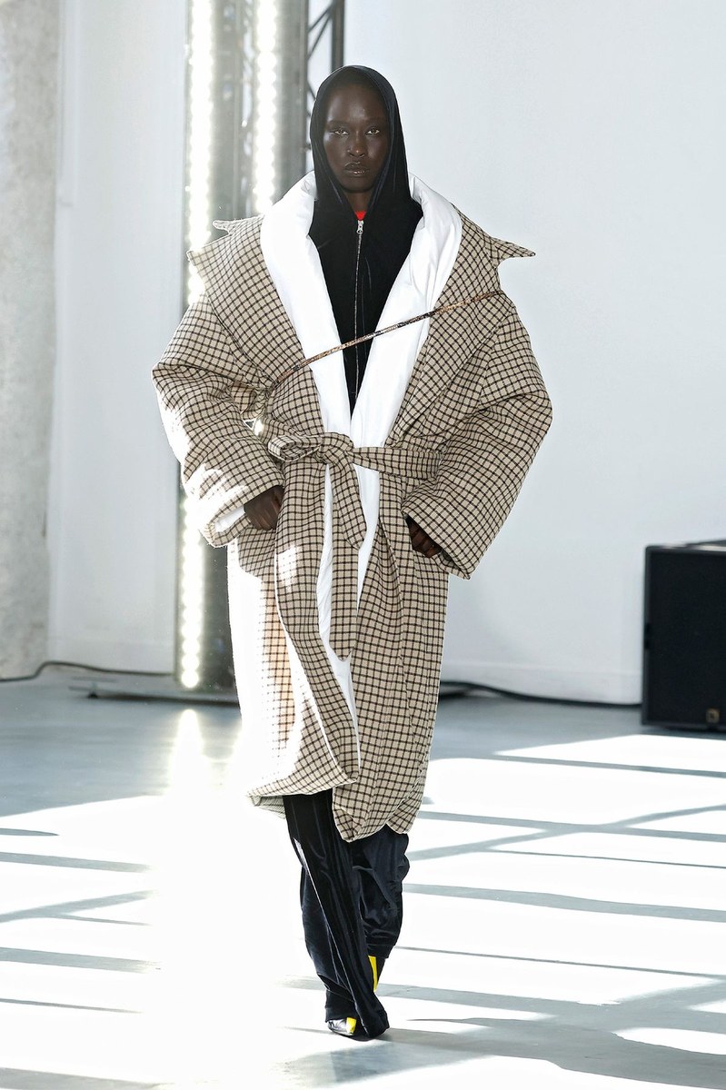Look 10