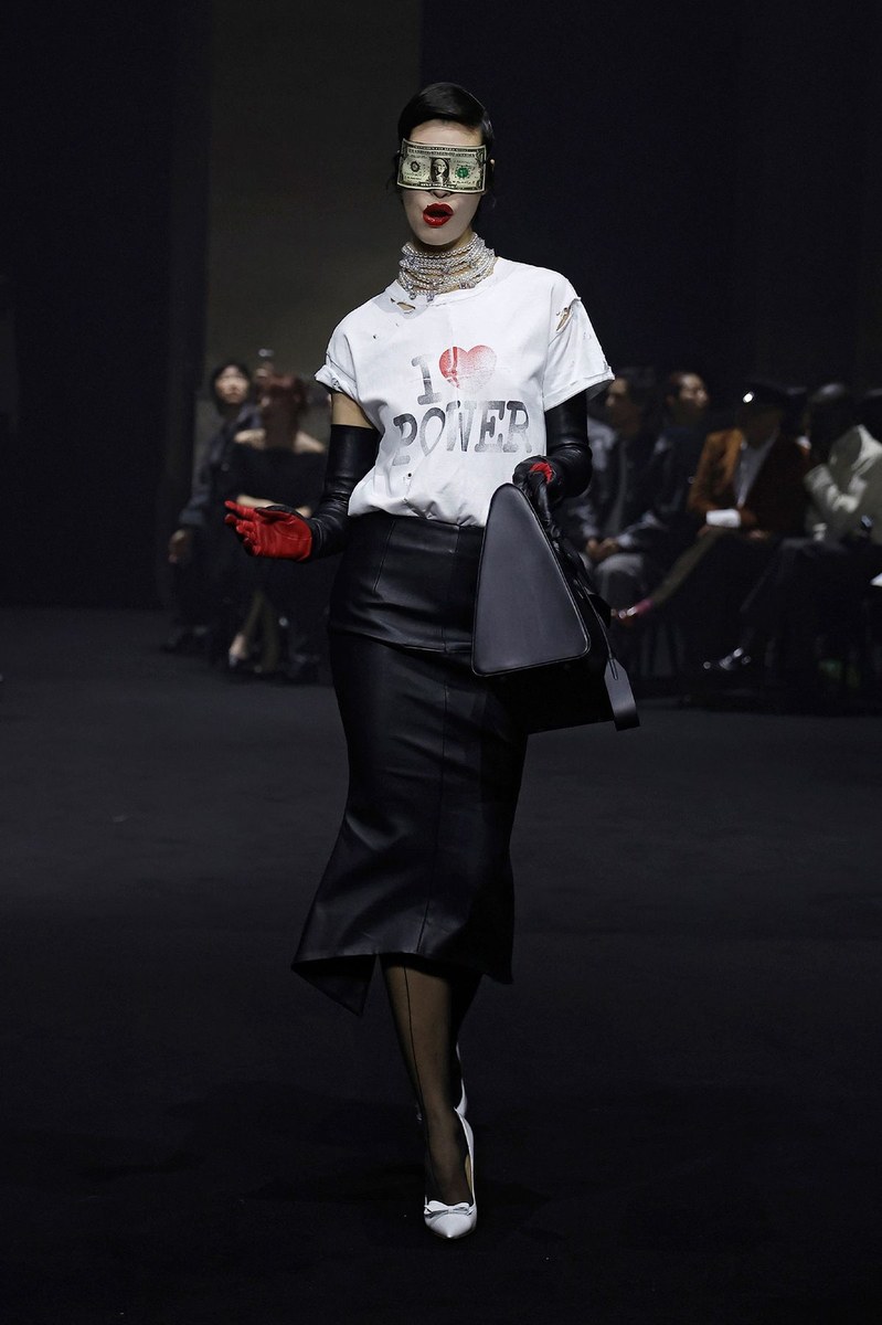 Look 16
