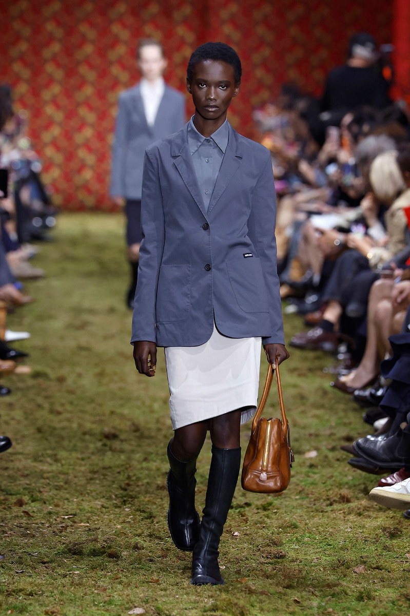 Look 16