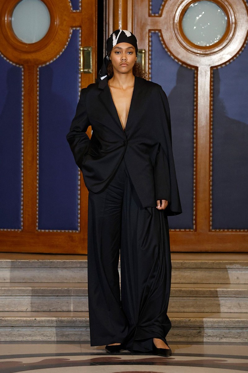 Look 11