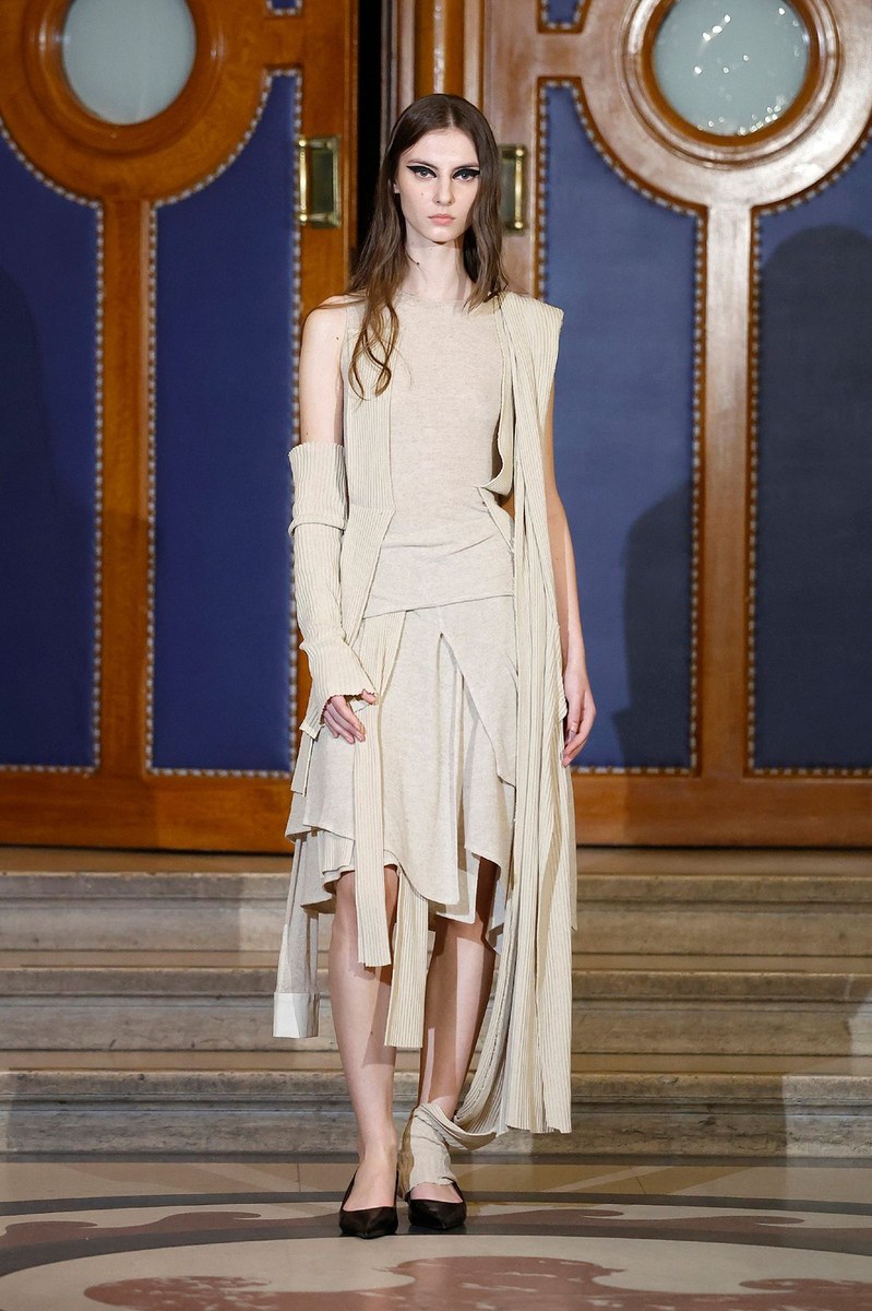 Look 15