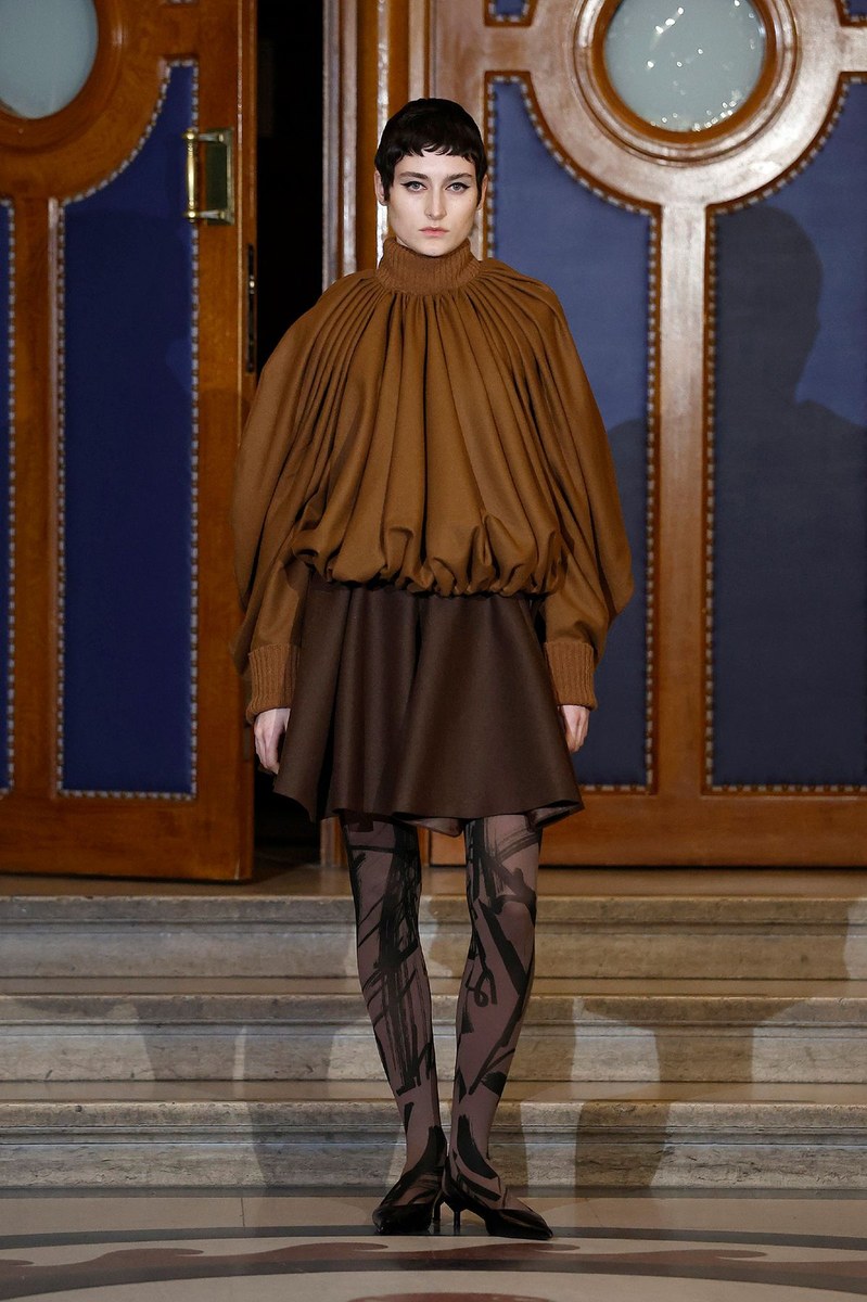 Look 16