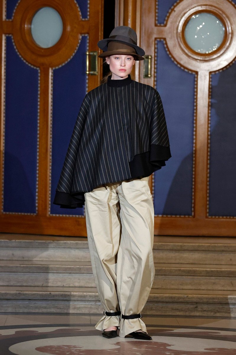 Look 18