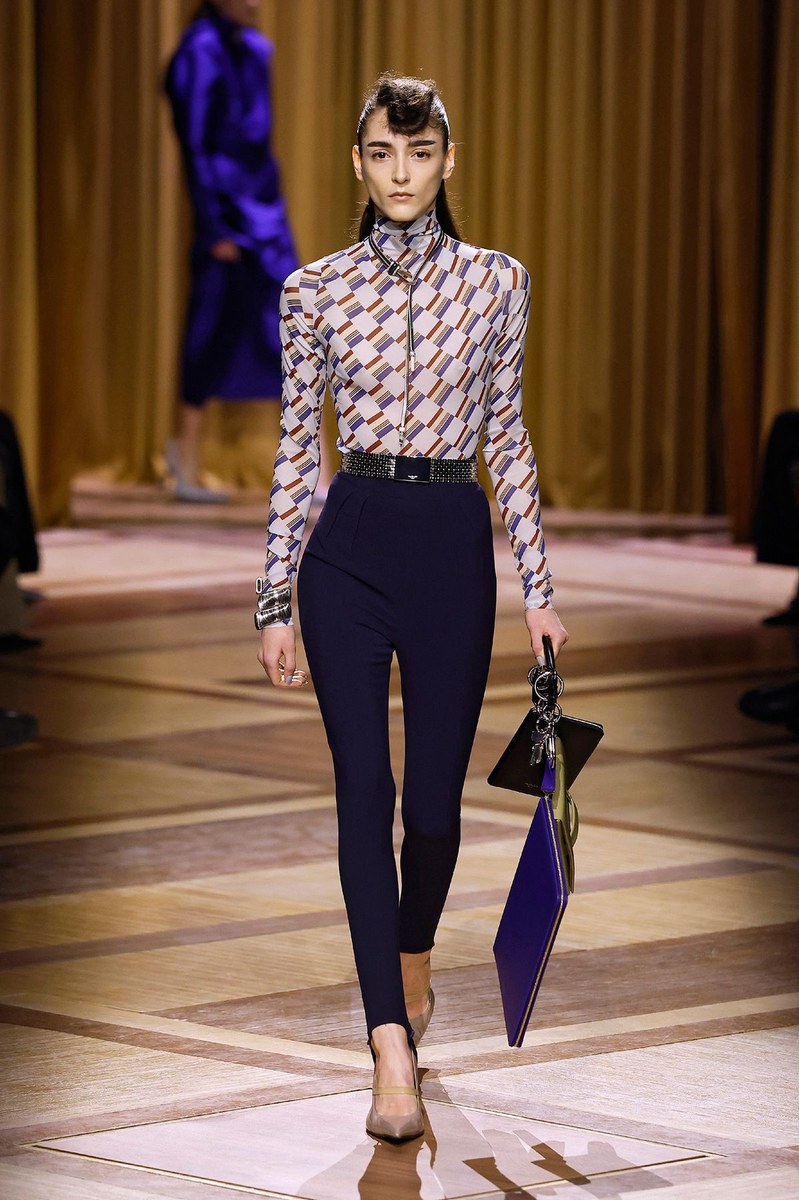 Look 18
