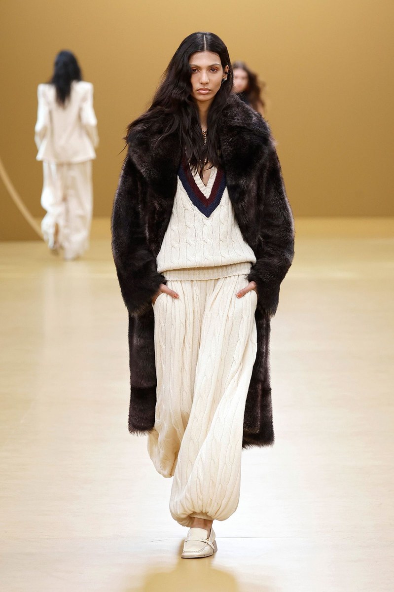 Look 10