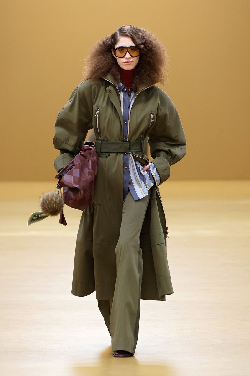 Look 15