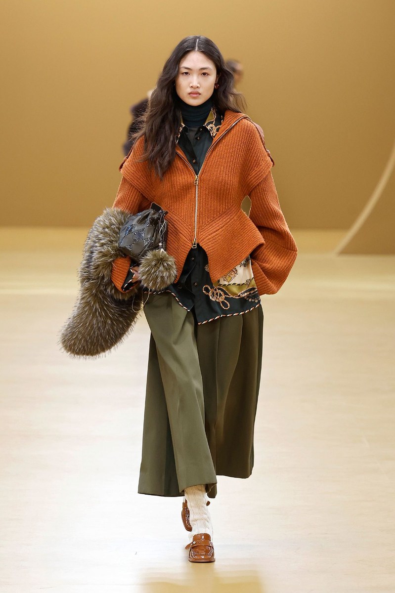Look 16