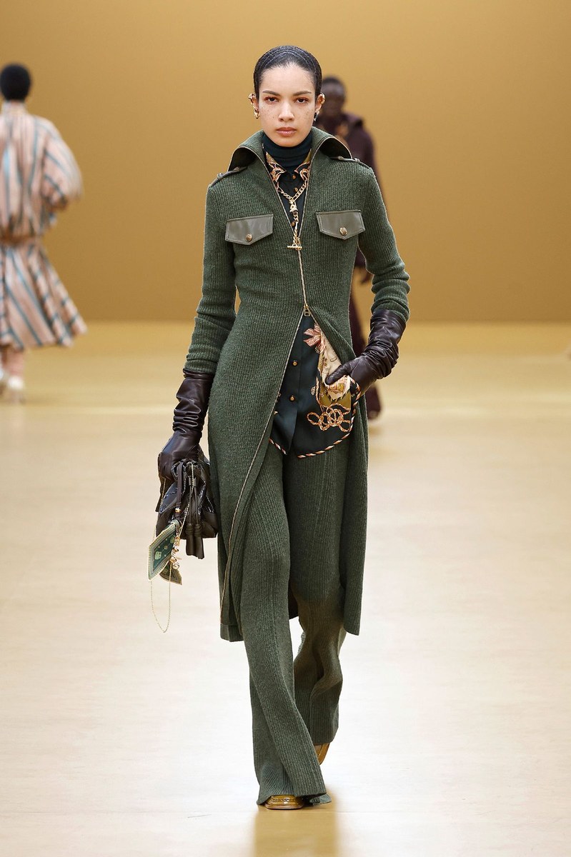 Look 18