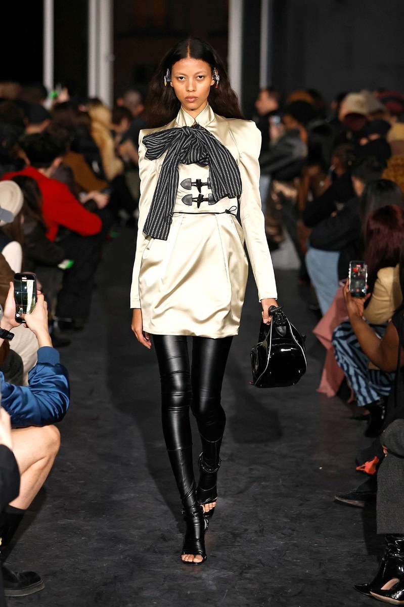 Look 10
