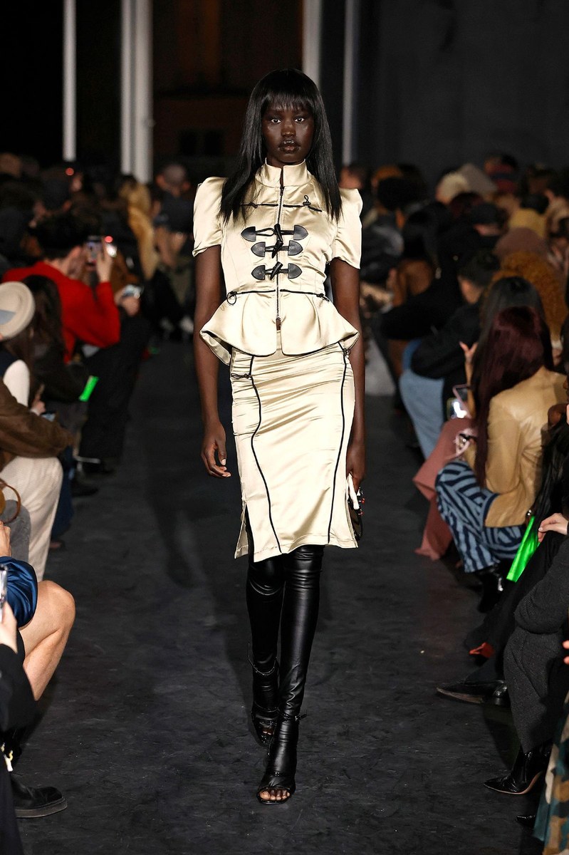 Look 19
