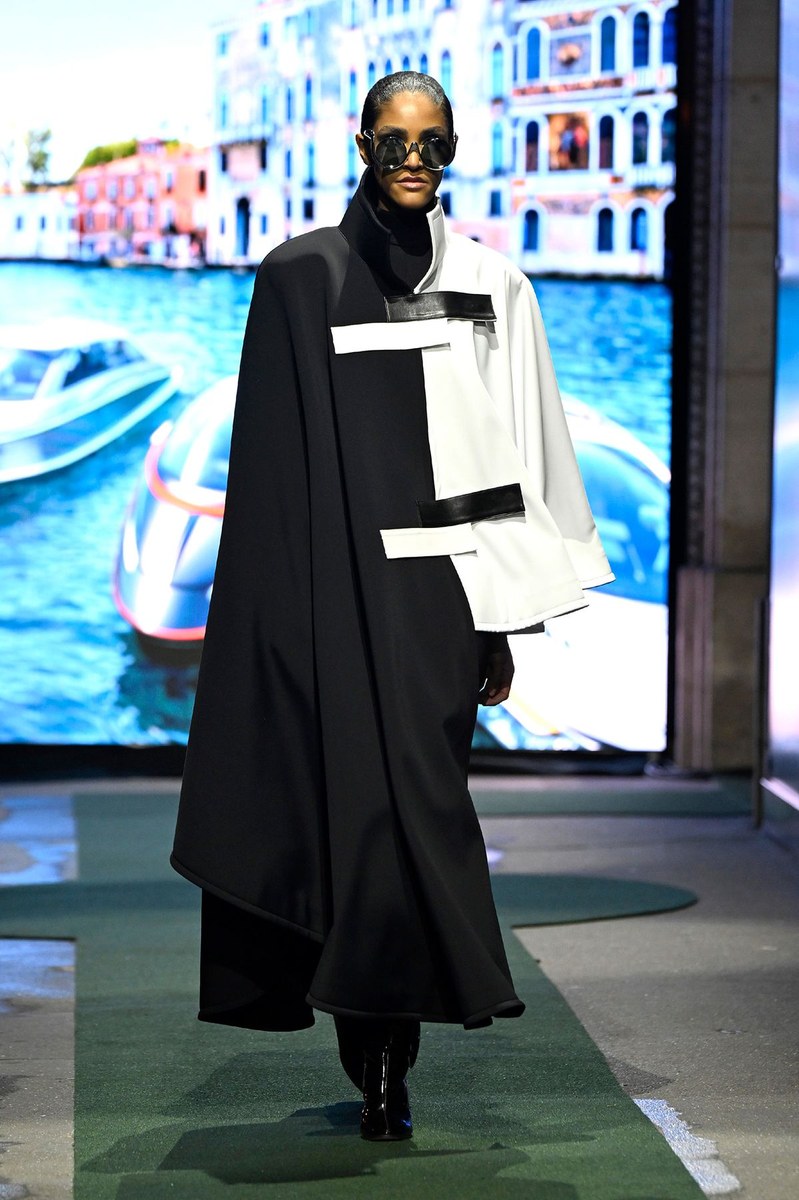Look 16