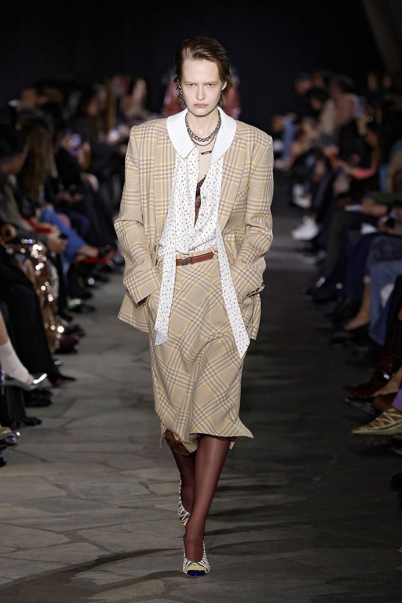 Look 3