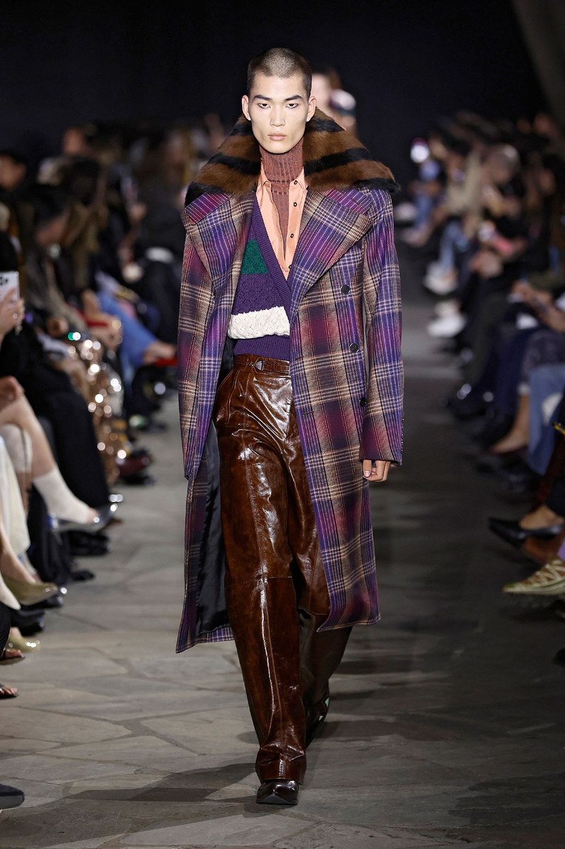Look 16