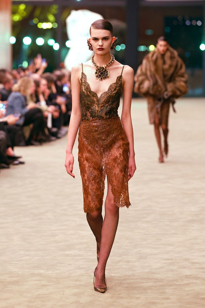 Look 10