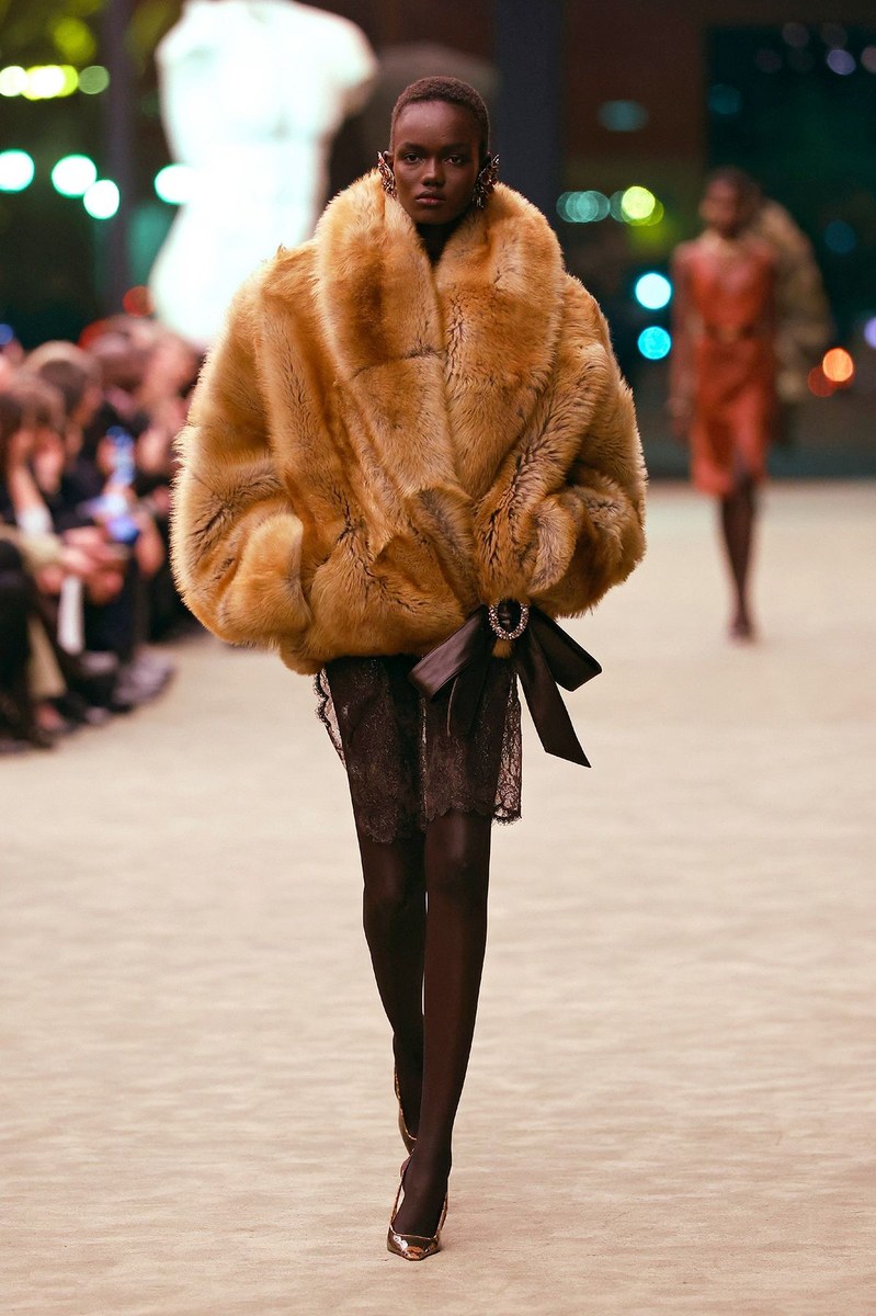 Look 14