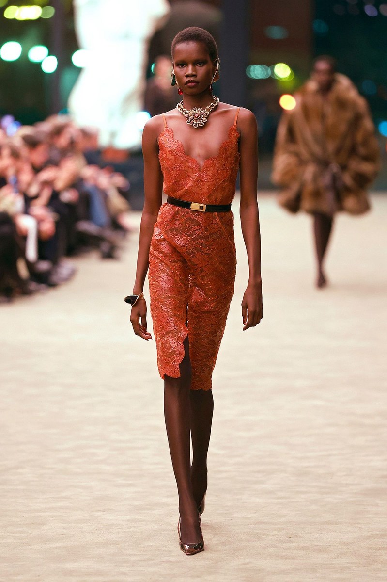 Look 15