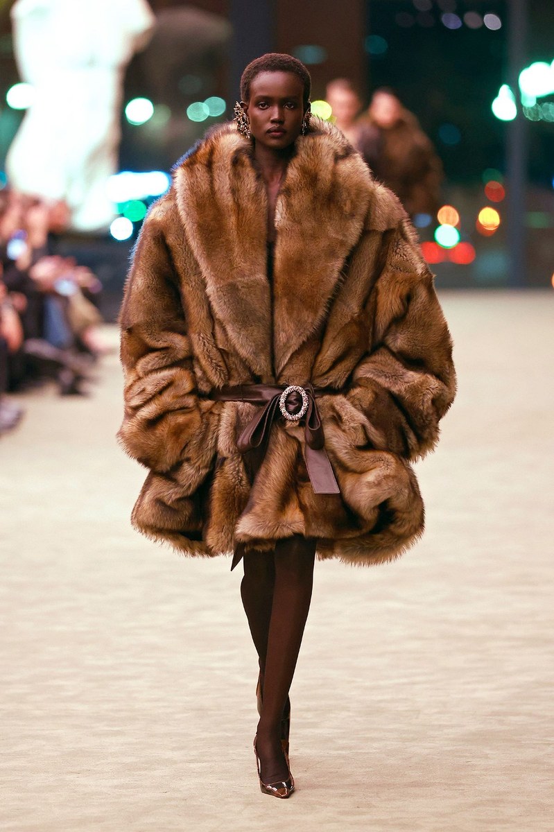Look 16