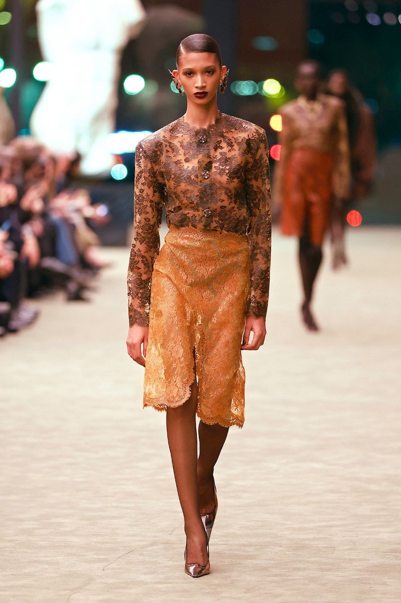 Look 19