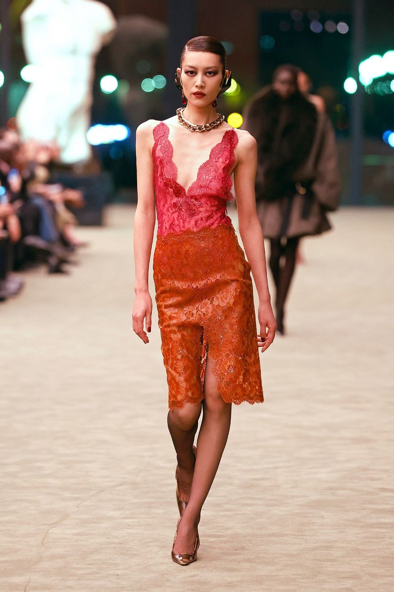 Look 24