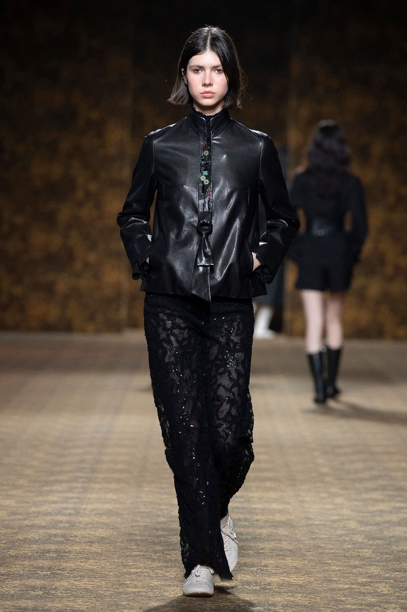 Look 10