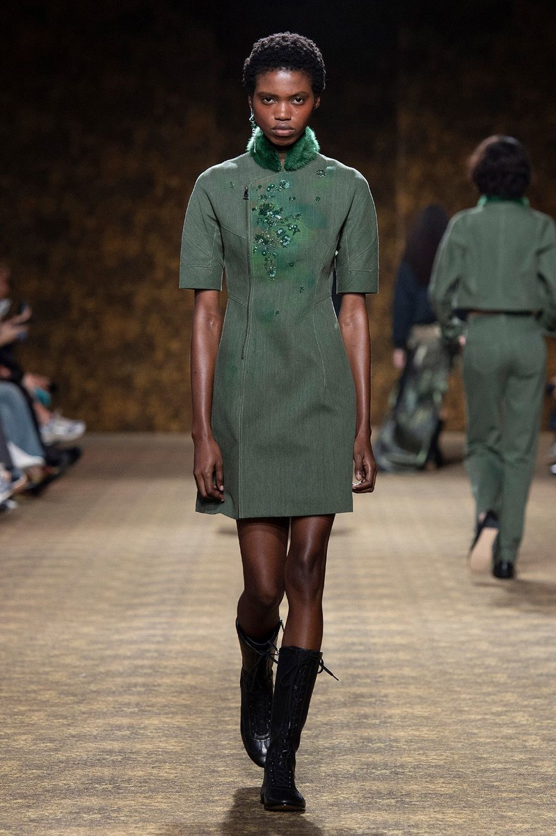 Look 30