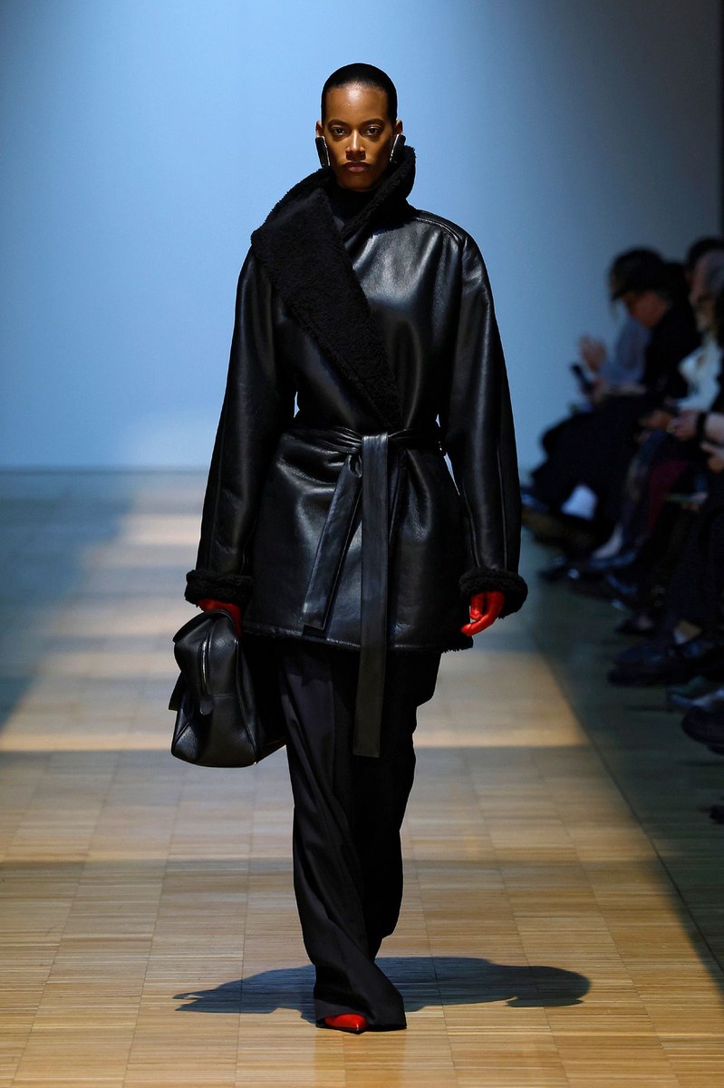 Look 10