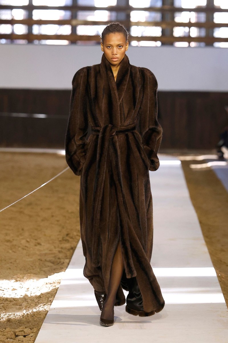 Stella McCartney FW26 Women Looks Report