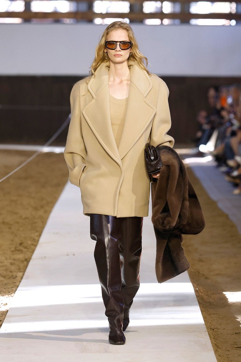 Look 10