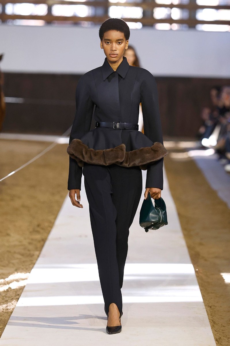 Look 11