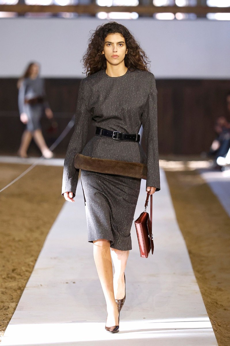 Look 18