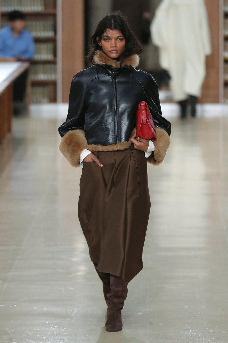 Look 16