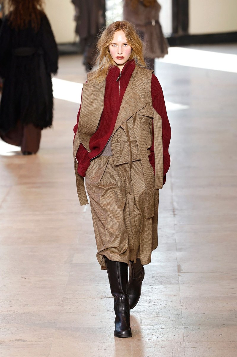 Look 16