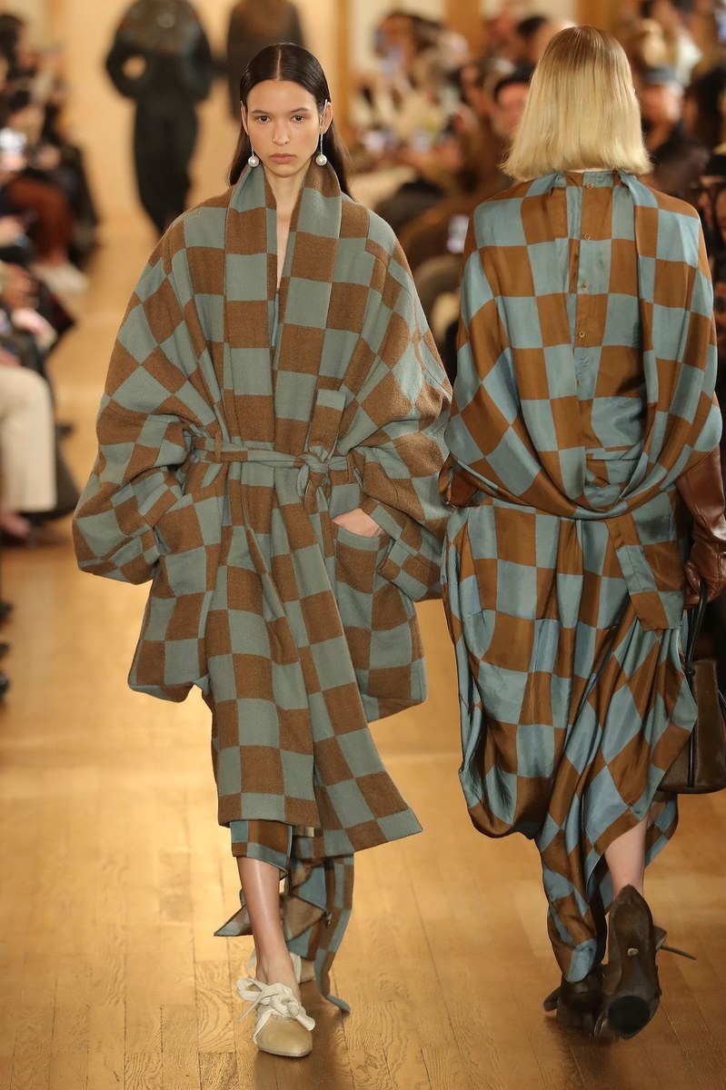 Look 18