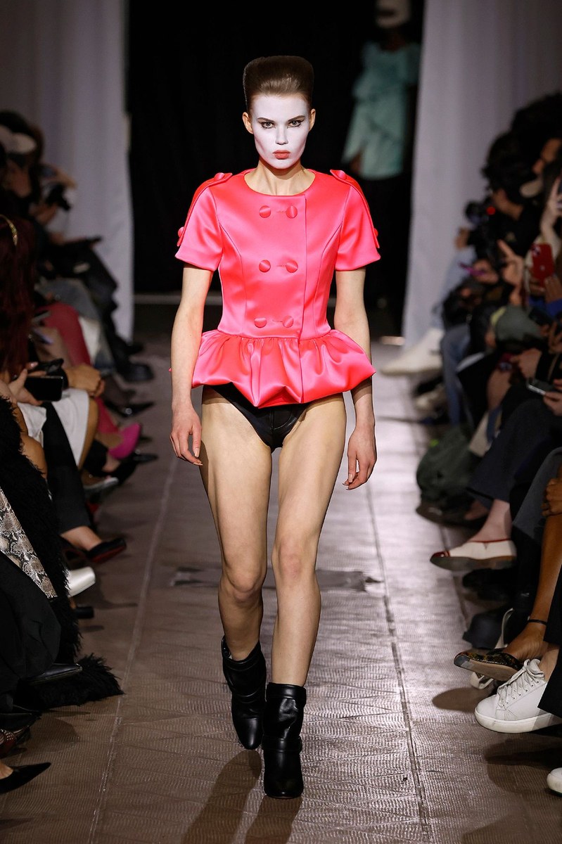 Look 16