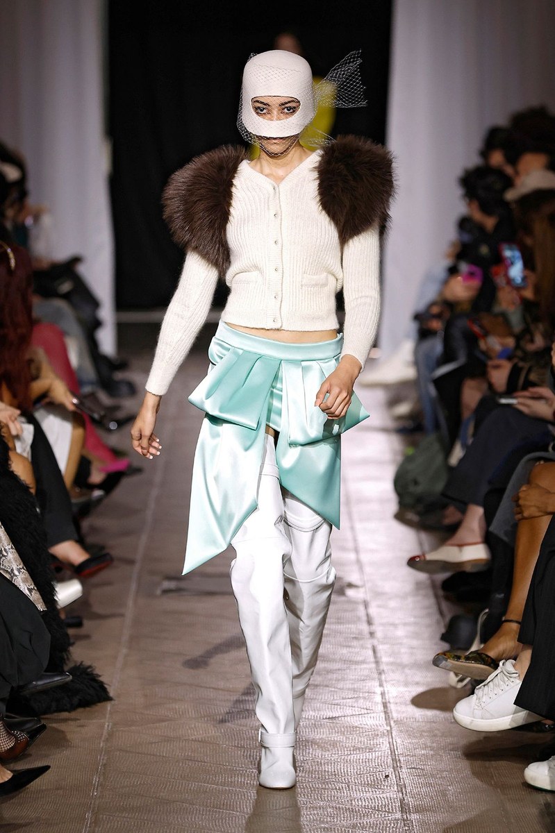 Look 18