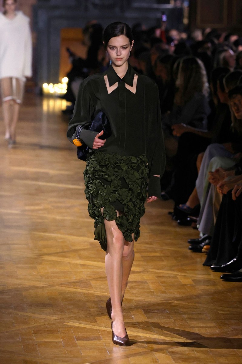 Look 15