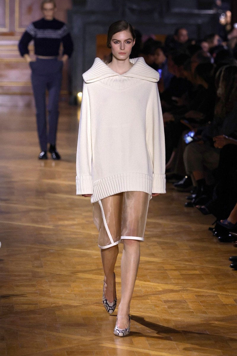 Look 16