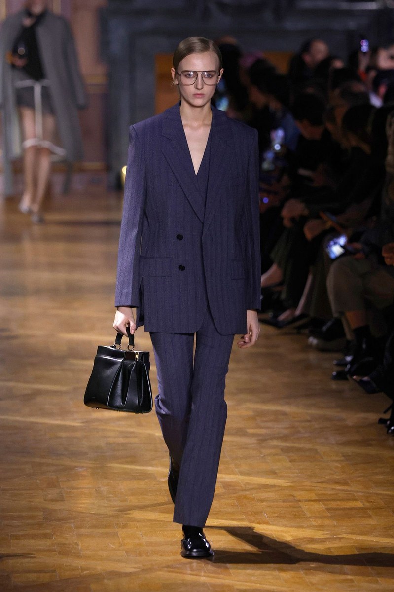 Look 18