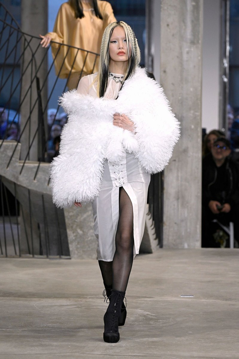 Look 3