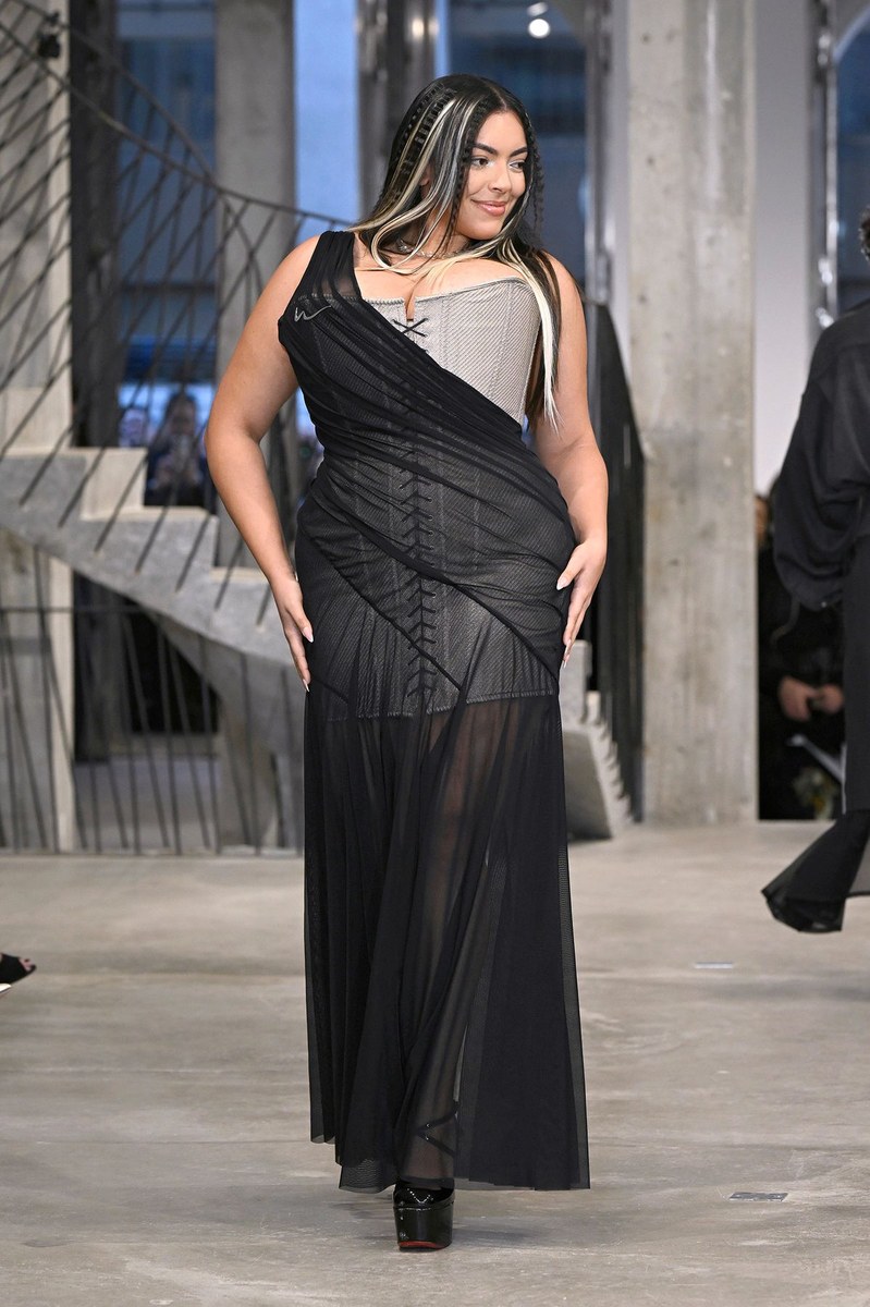 Look 10