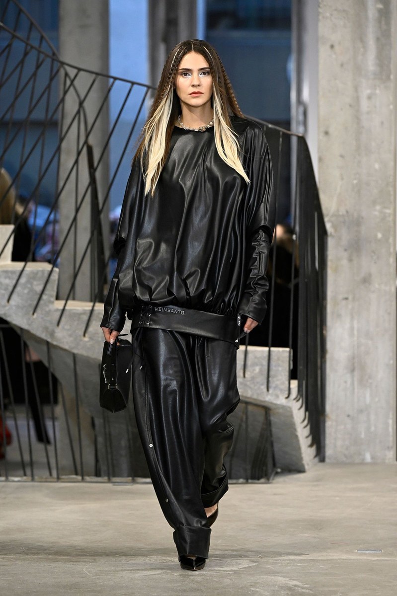 Look 16