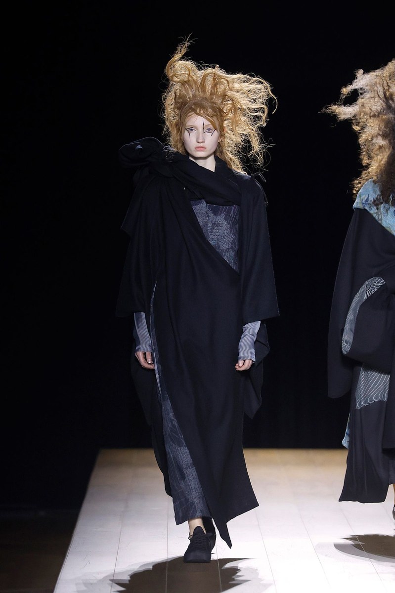 Look 10