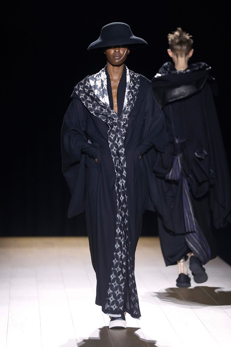 Look 16