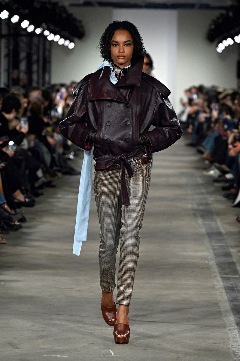 Look 25