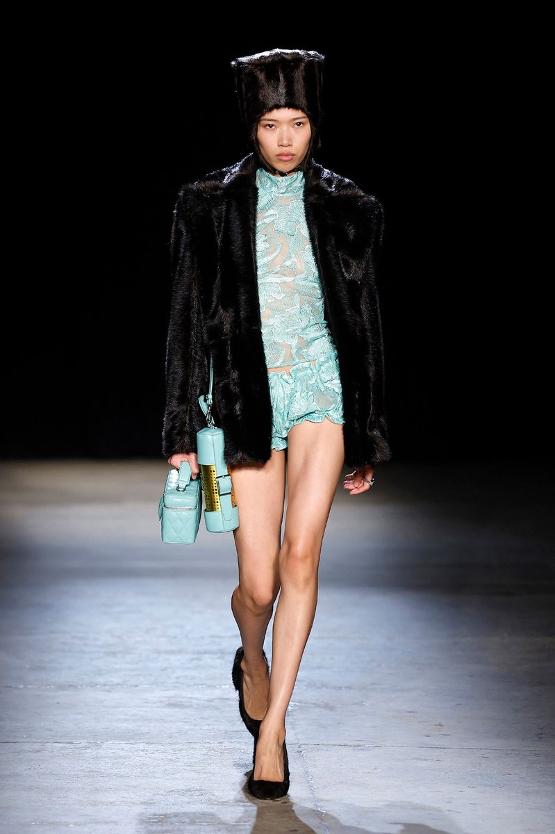 Look 15