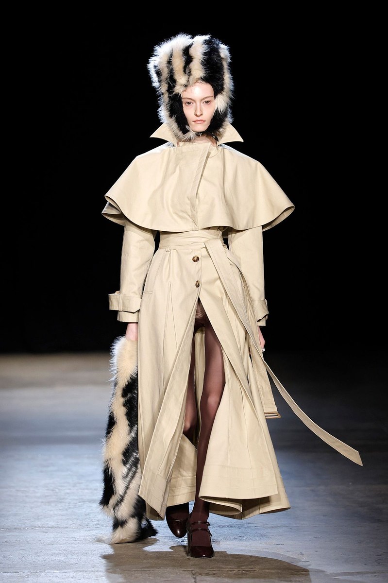 Look 16